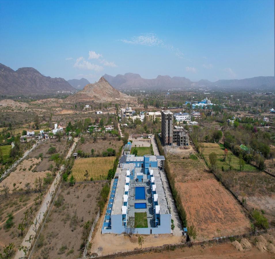 Red Tullip Md Valley And 4* Udaipur