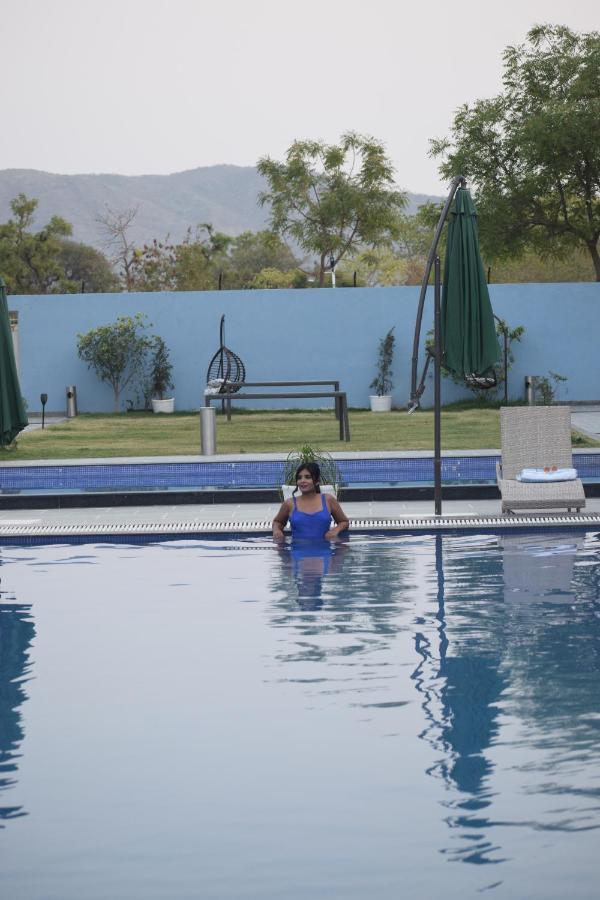 Resort Red Tullip Md Valley And 4*