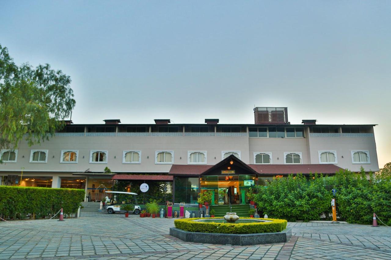 Resort Bamboo Saa & -