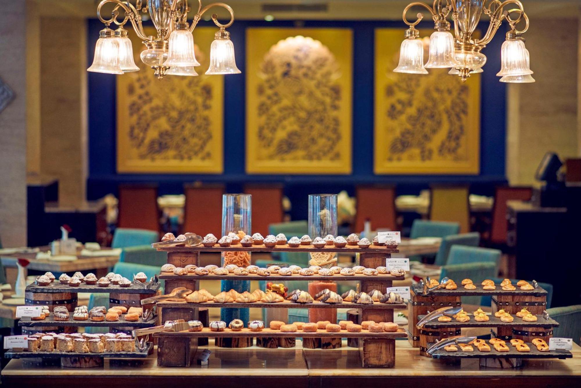 Radisson Blu Palace & 5*