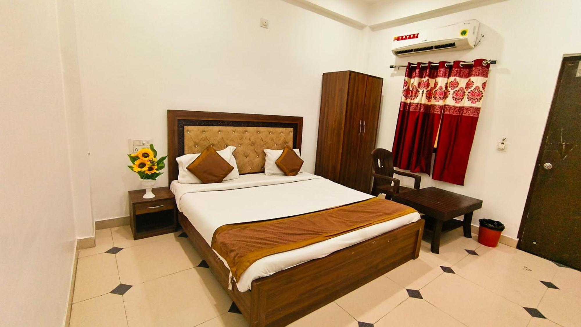 Hotel Holiday Udaipur
