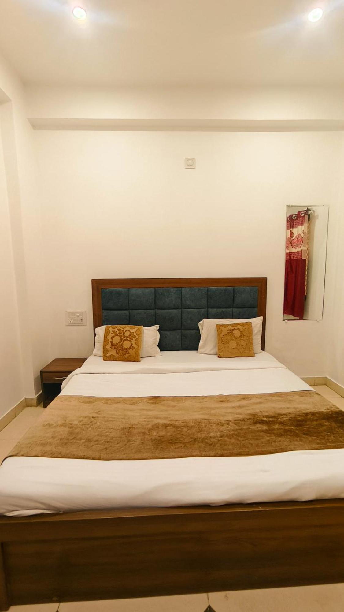 Hotel Holiday Udaipur