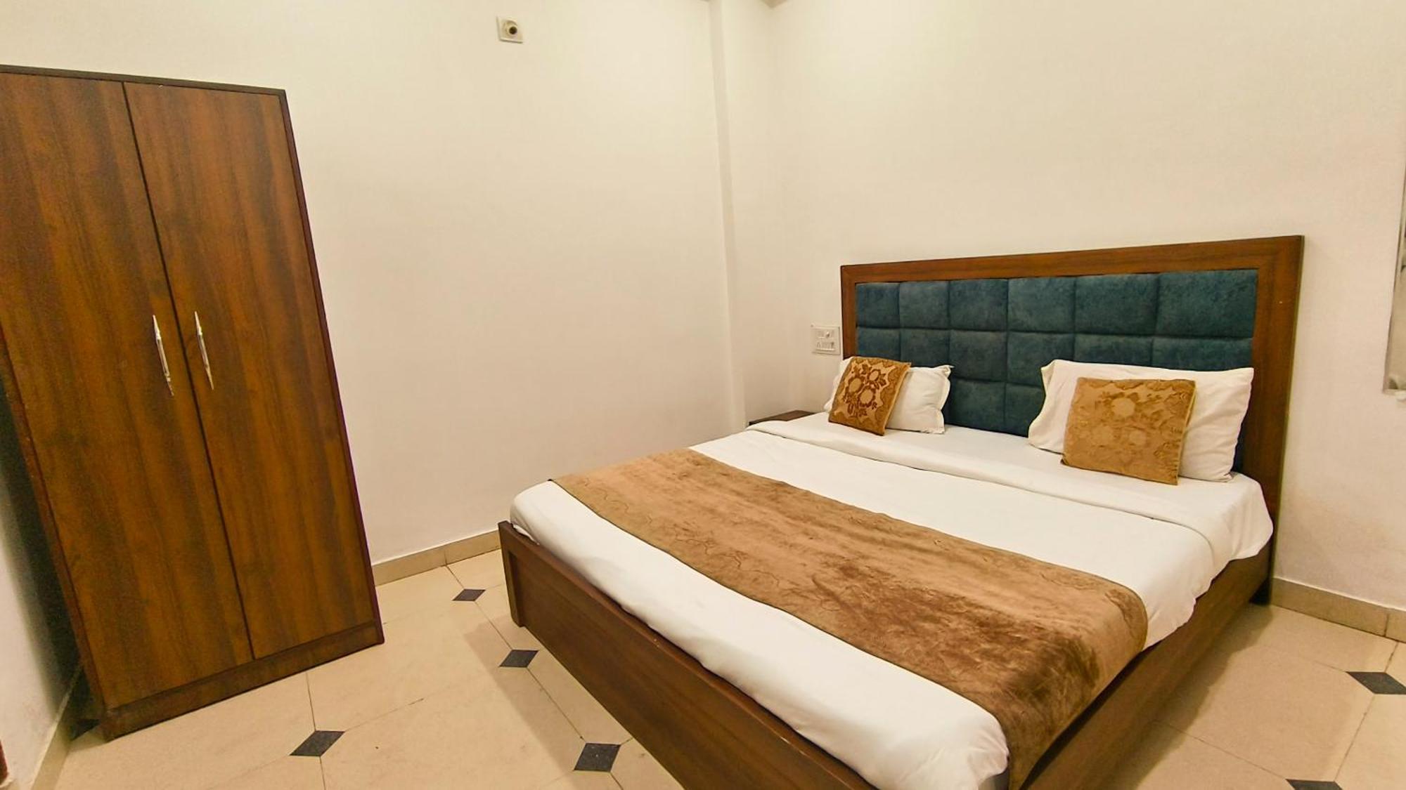 Hotel Holiday Udaipur