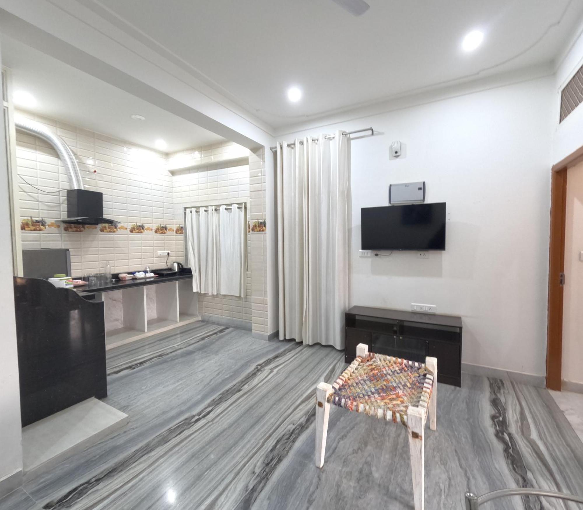 Choudhary White House Apartment *