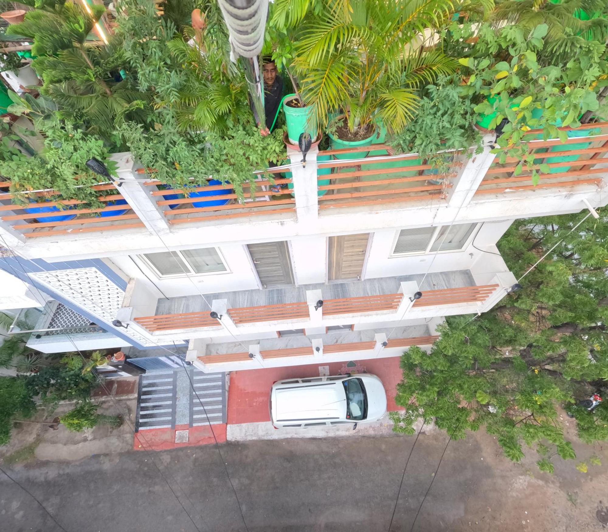 Choudhary White House Apartment *