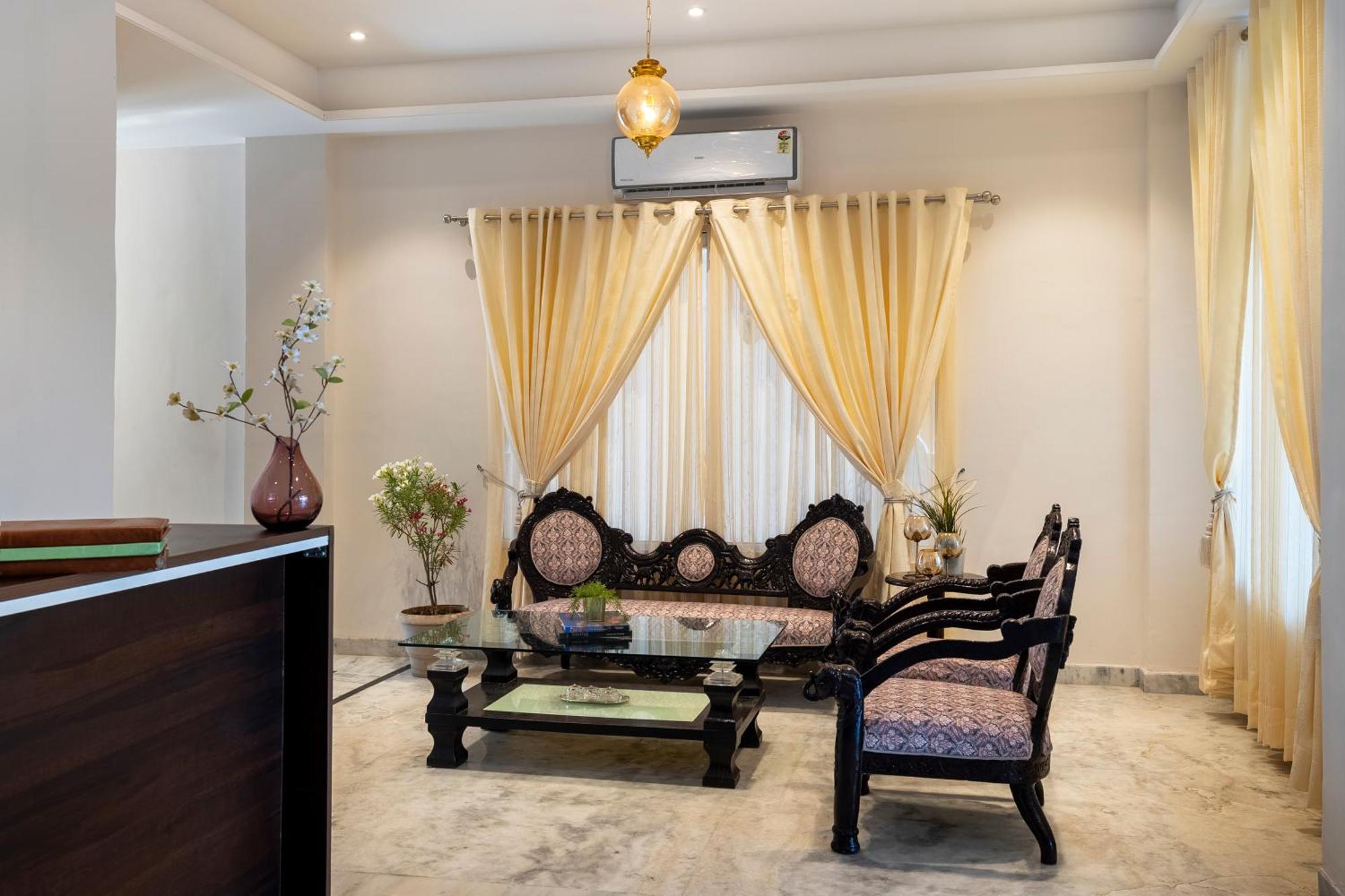 The Royal Courtyard 3*