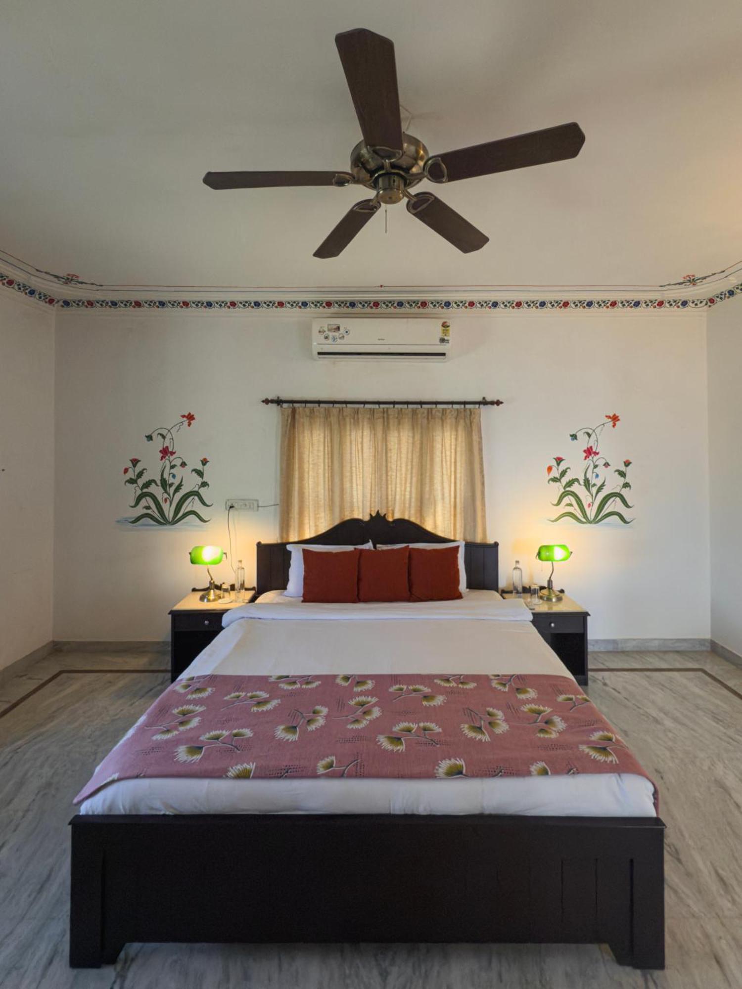 Resort The Vaag - A Luxury Pool In Udaipur