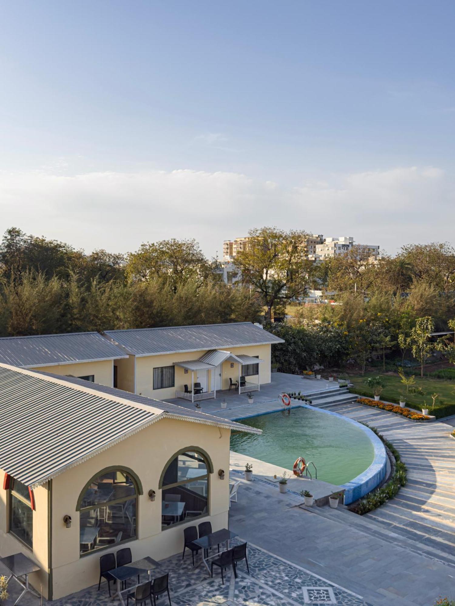 Resort The Vaag - A Luxury Pool In Udaipur