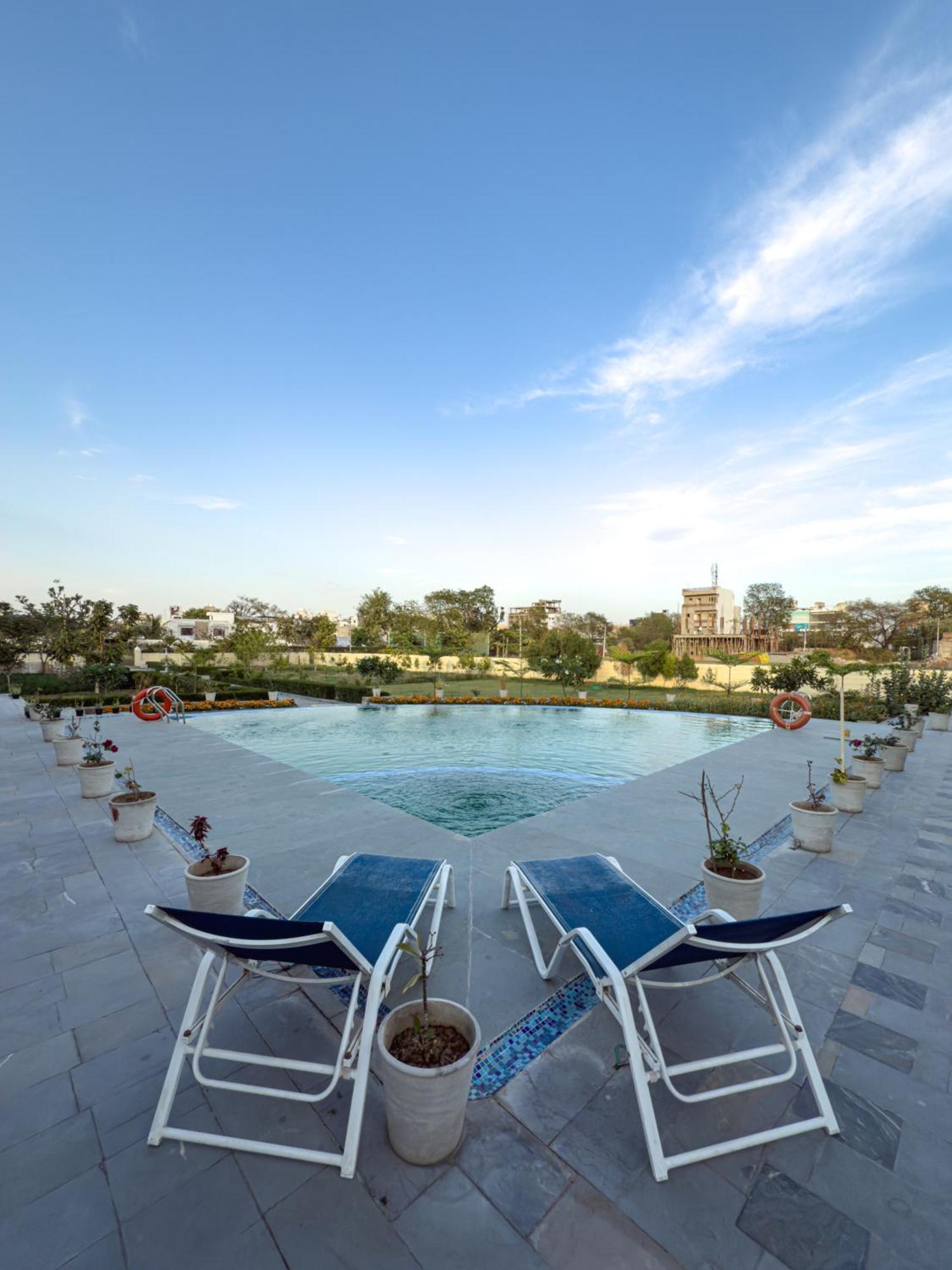 Resort The Vaag - A Luxury Pool In *