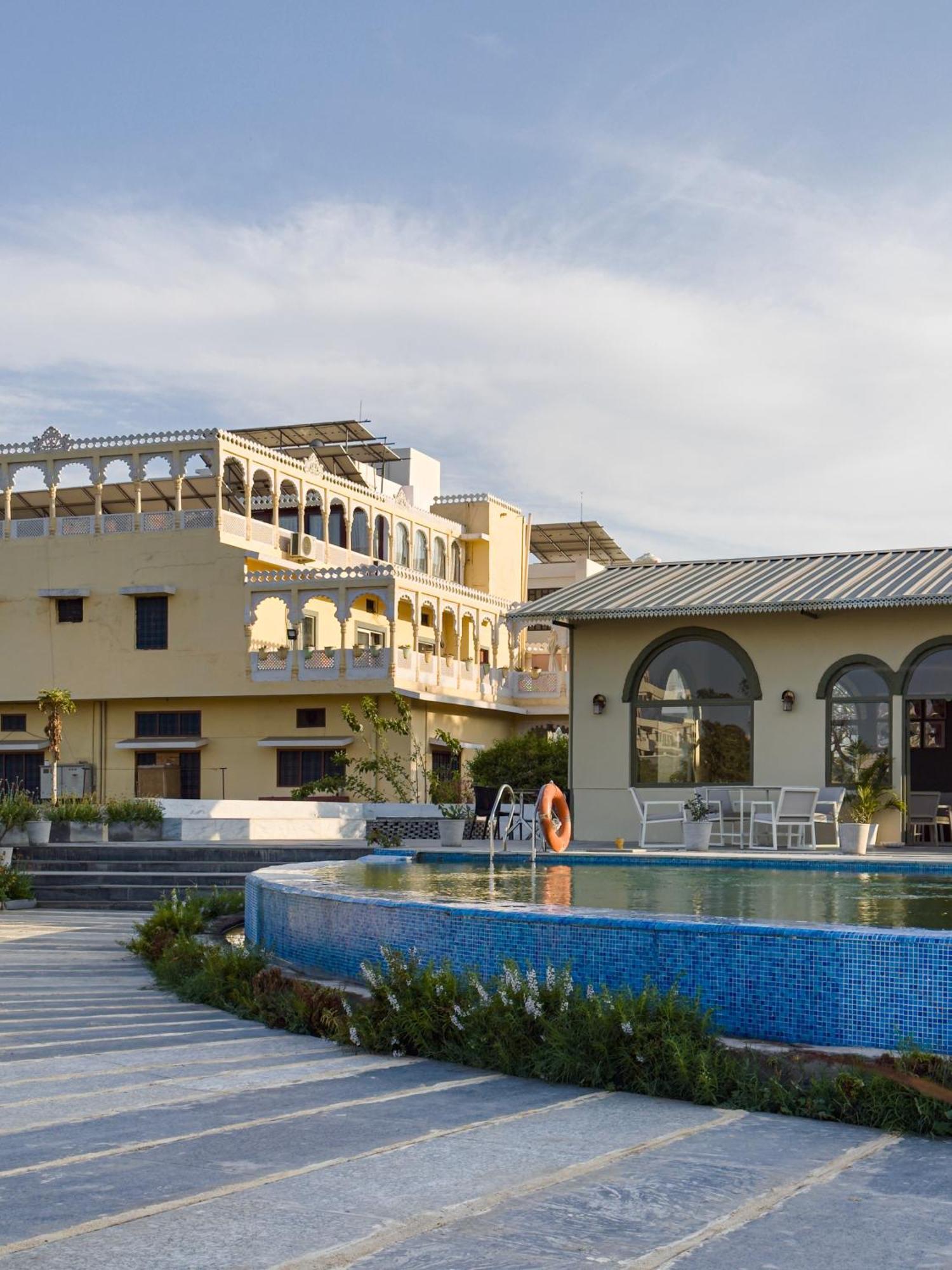 Resort The Vaag - A Luxury Pool In Udaipur