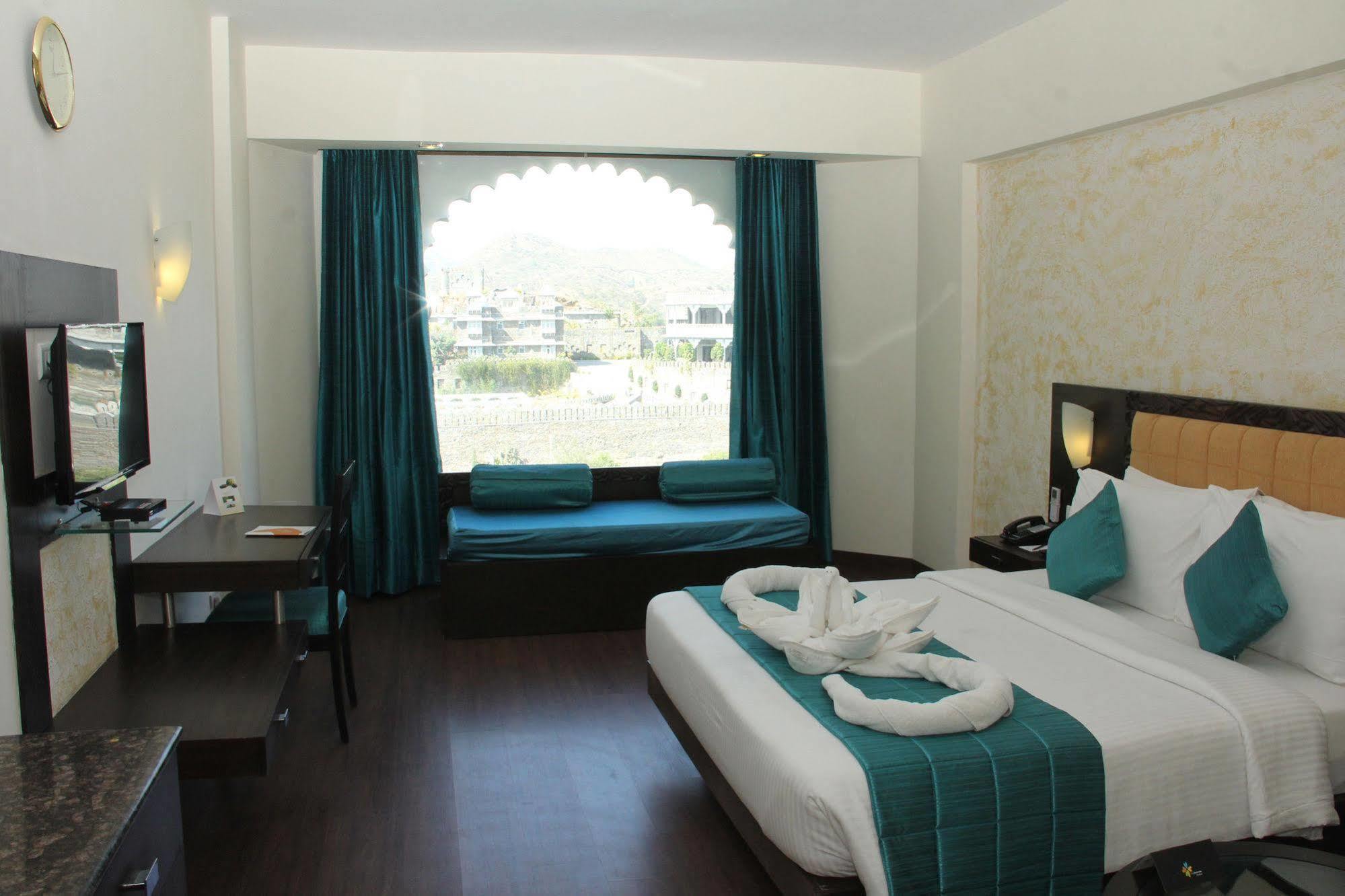 Club Mahindra 4*