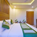 Sky Blu Hotel And Rooftop Restaurant