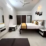Arul\'S Hotel