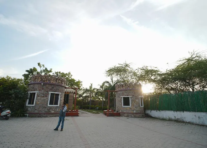 Bharat Lake View Resort- Pure Veg Restaurant