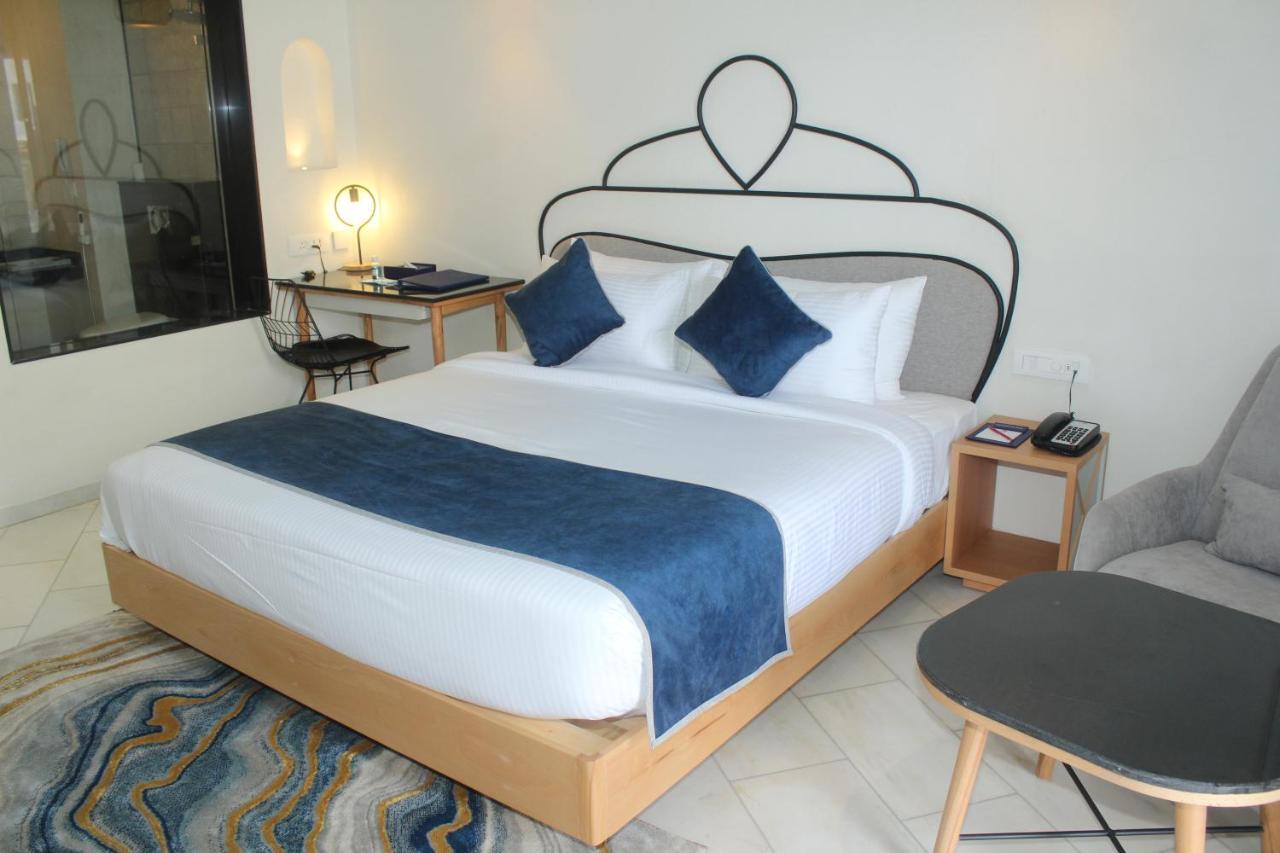 Resort Ramee Royal & -