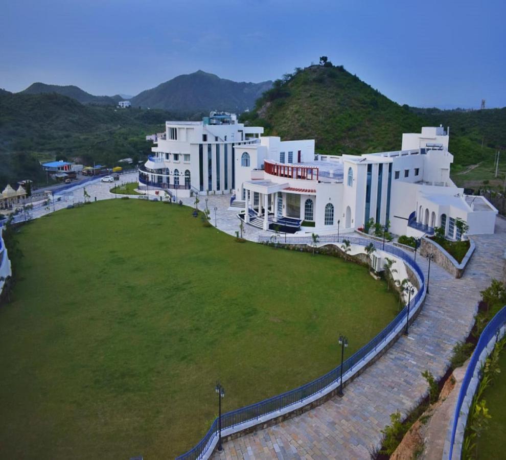 Resort Ramee Royal & - Udaipur
