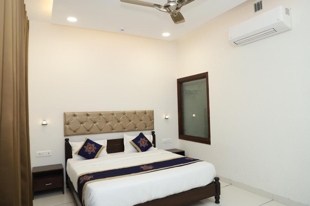 Hotel Clover Udaipur