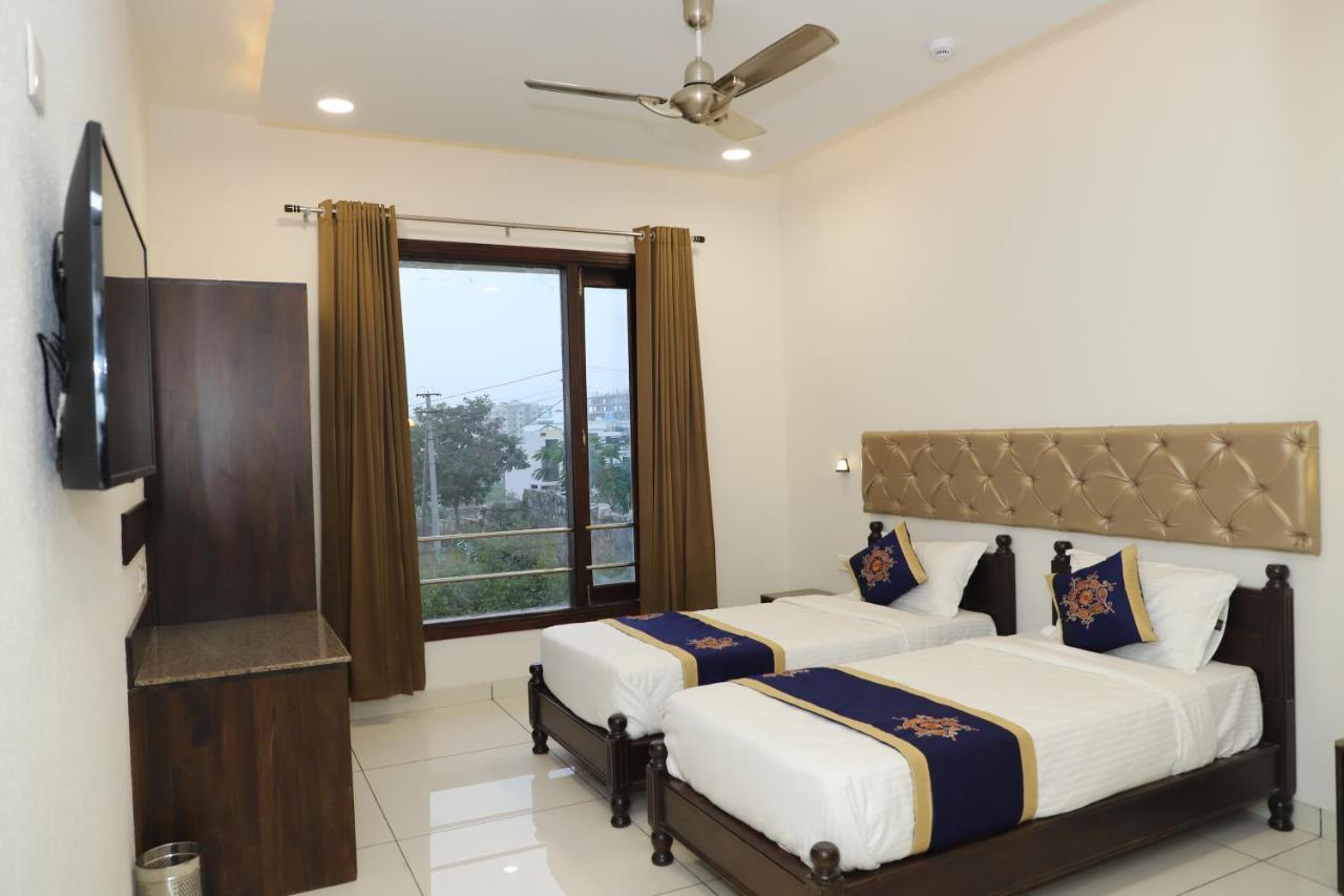 Clover Hotel 3*