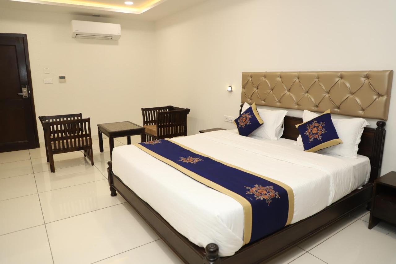 Hotel Clover Udaipur