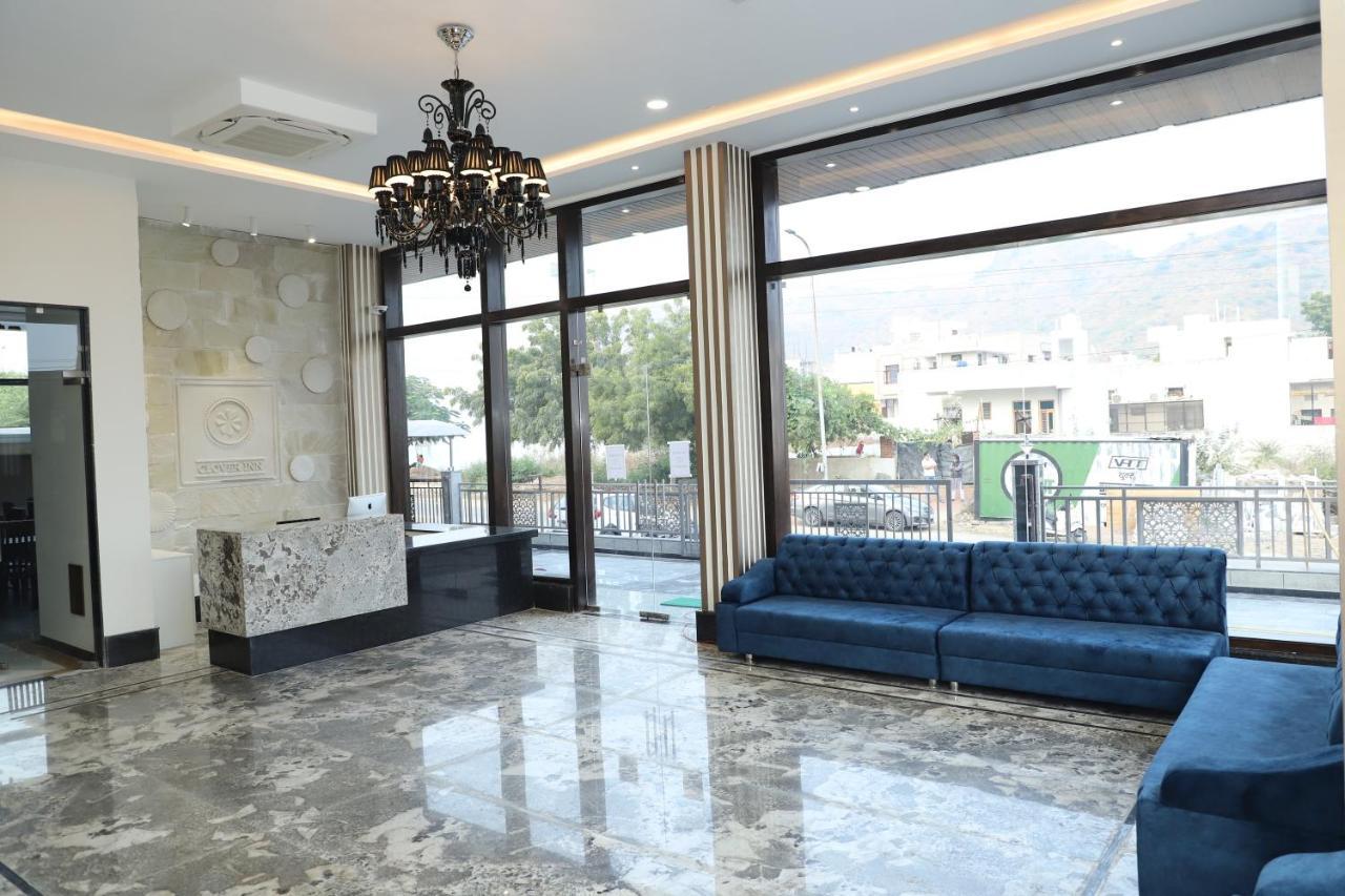 Hotel Clover 3*