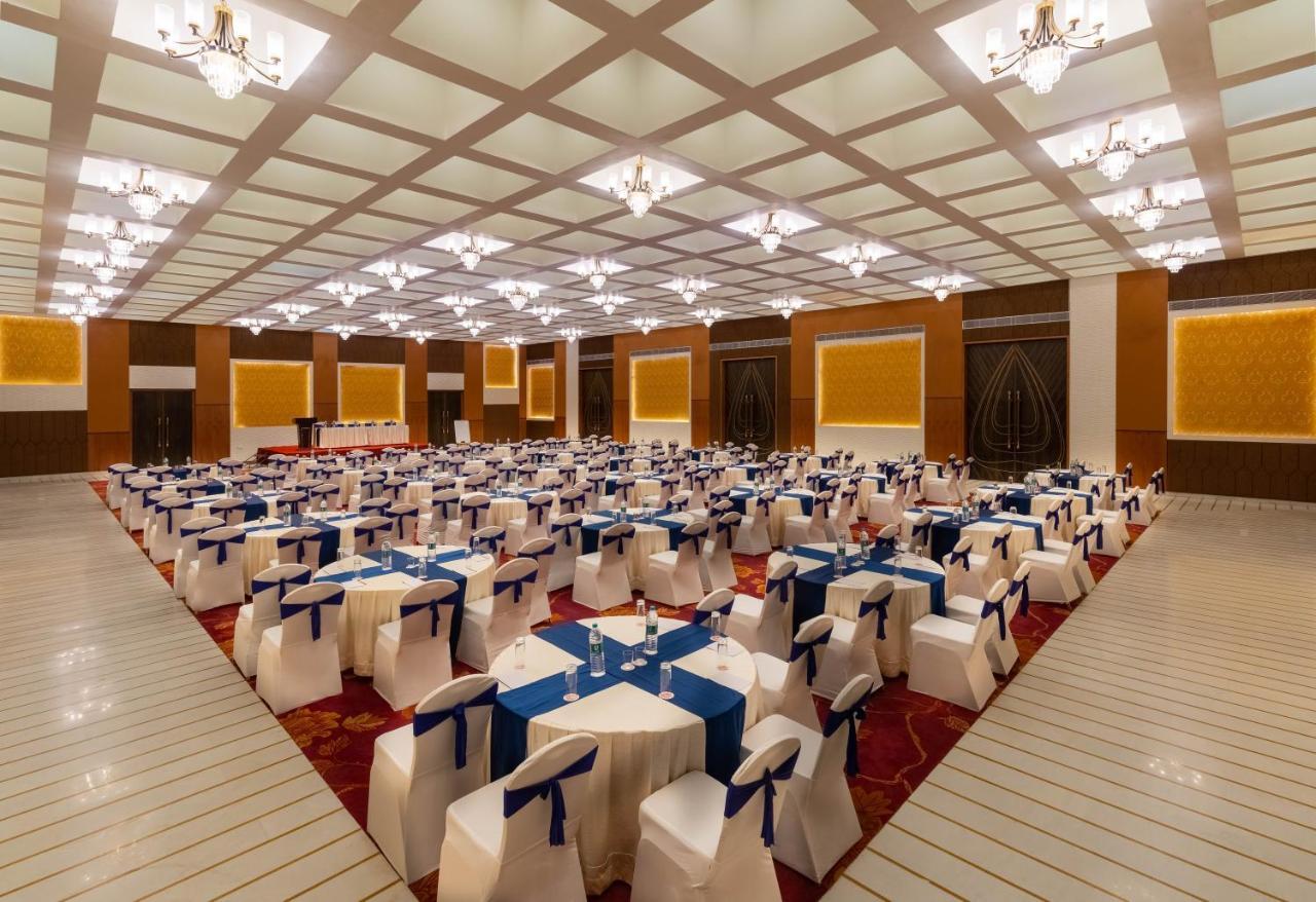 Ramee Royal & - Resort 5*