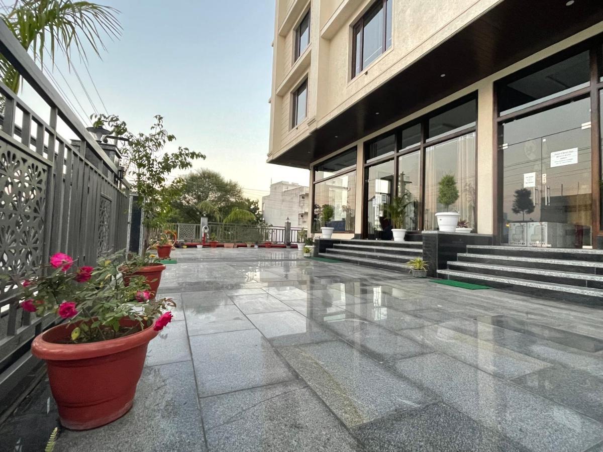 Clover Hotel 3*