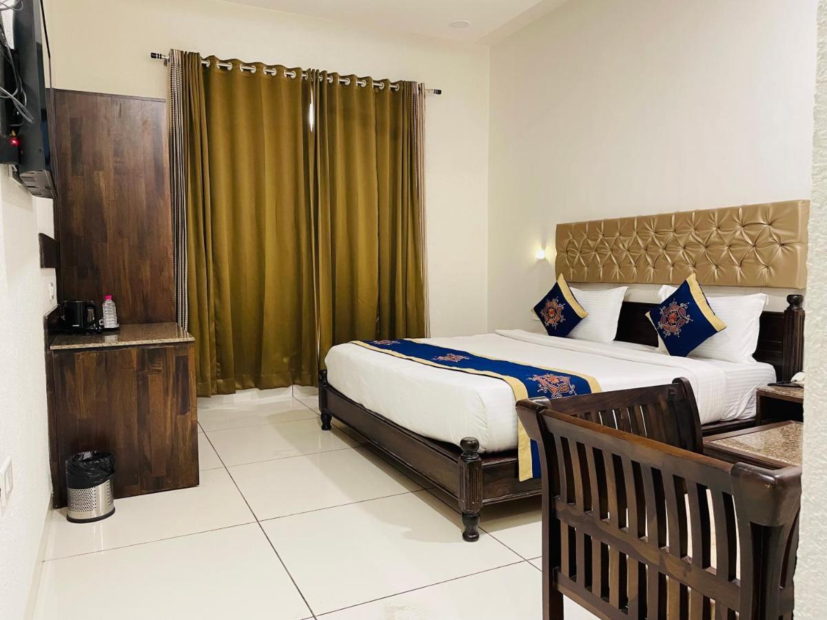 Hotel Clover Udaipur