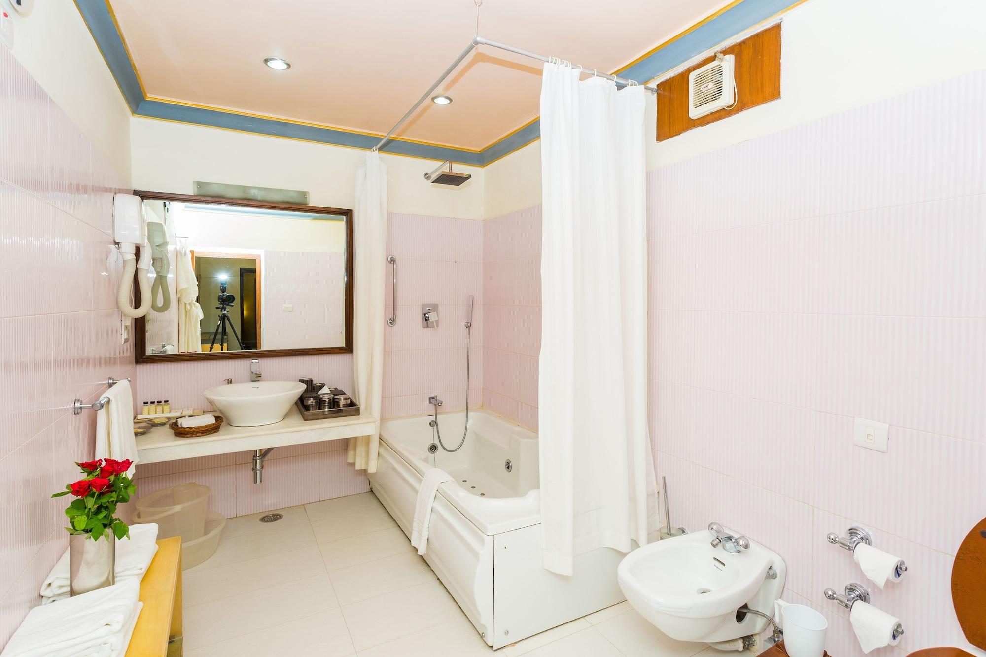 Jagmandir Island Palace - Grand Heritage Hotel 5*