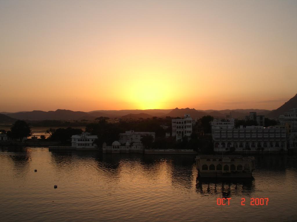 Raj Niwas 3*