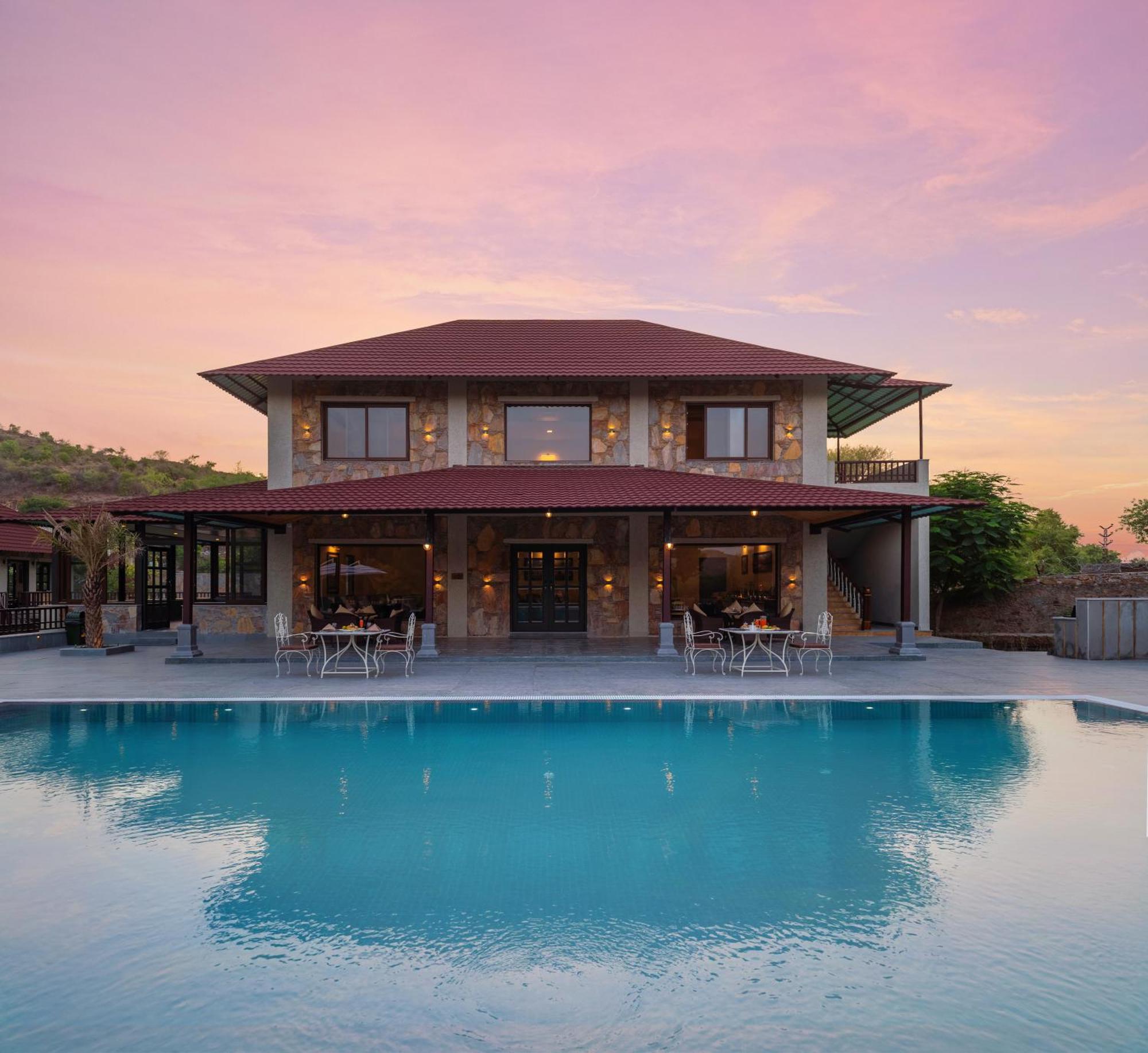 Sarasiruham - Private Pool In Udaipur