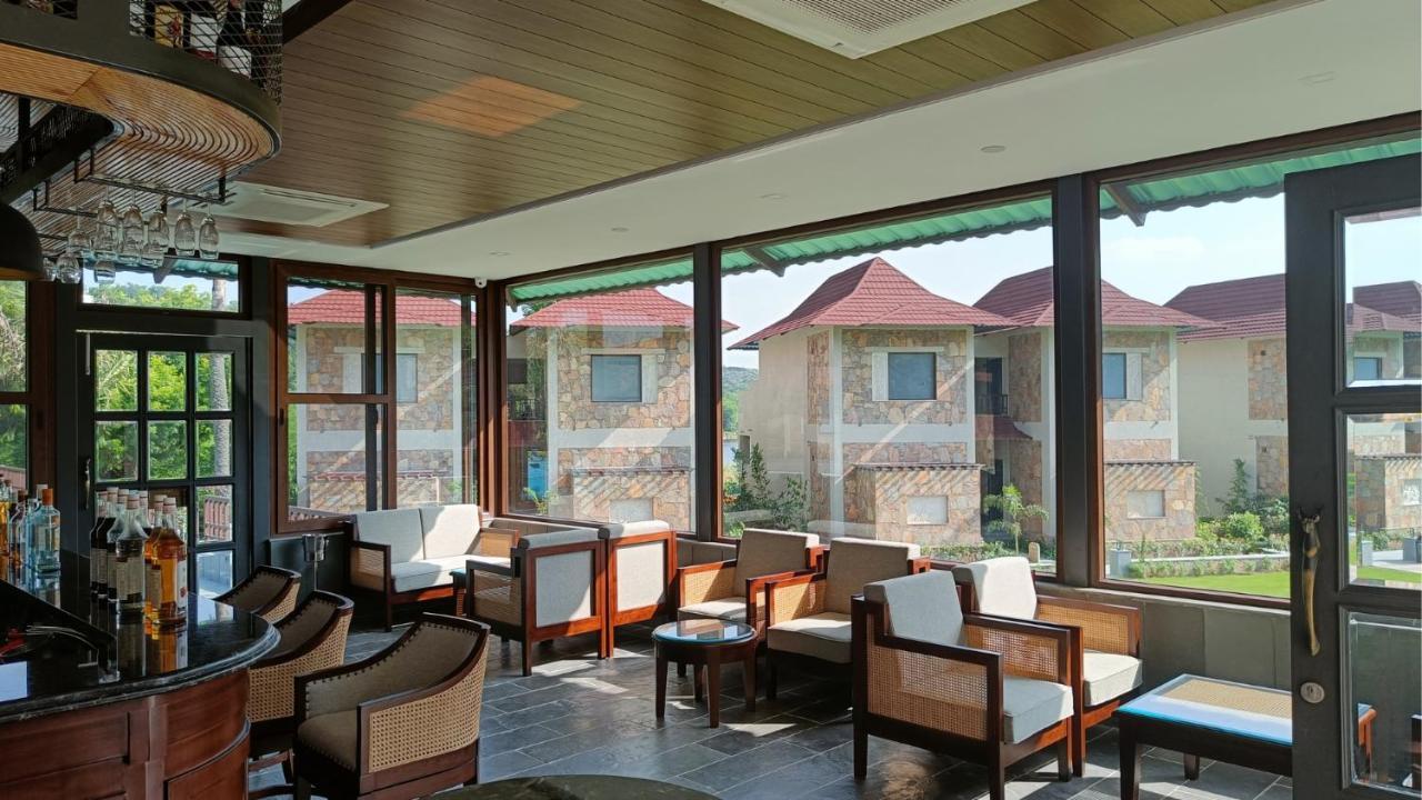 Sarasiruham - Private Pool In Resort