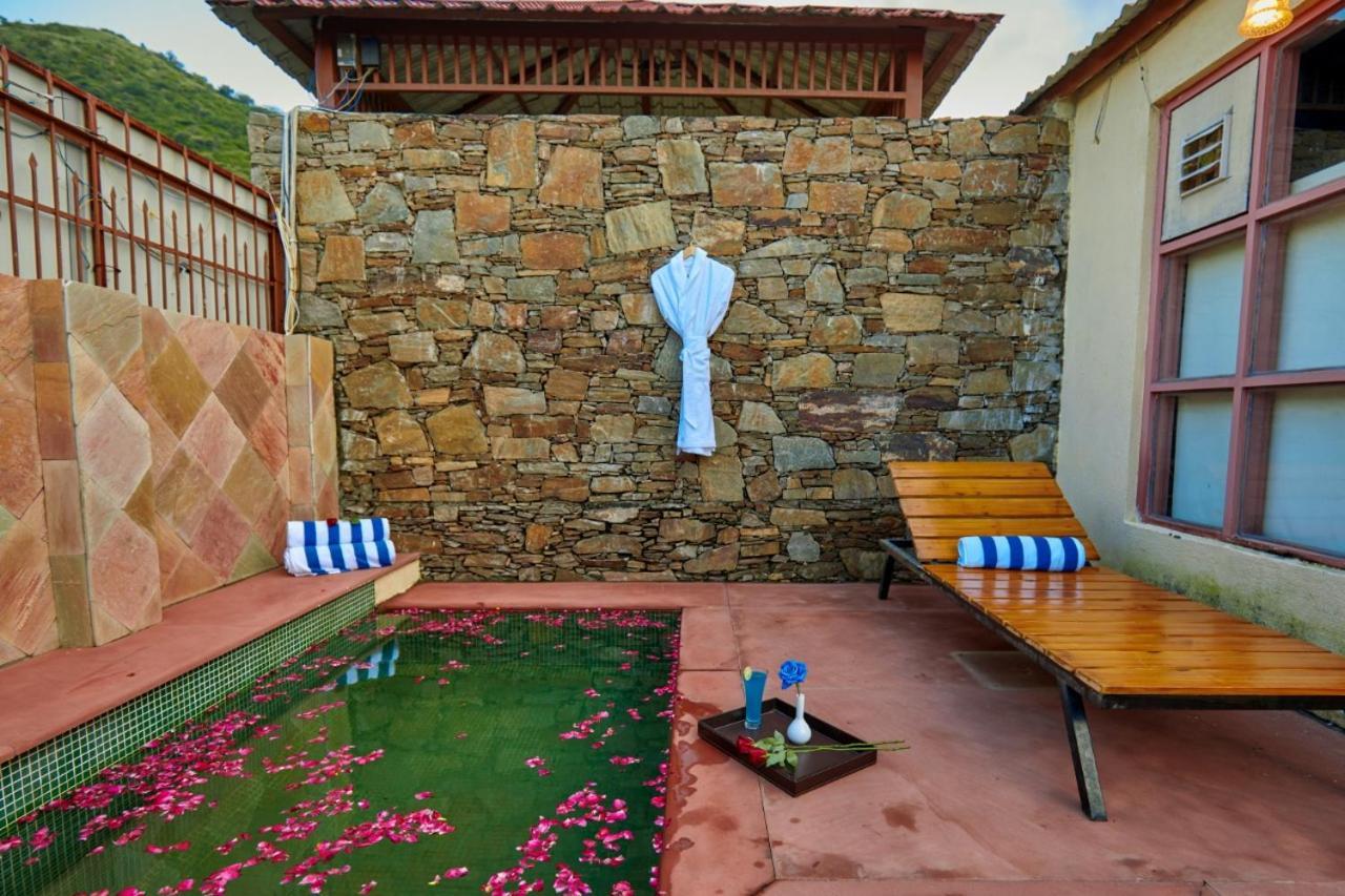 Vijaygarh & Cottages With Pool *