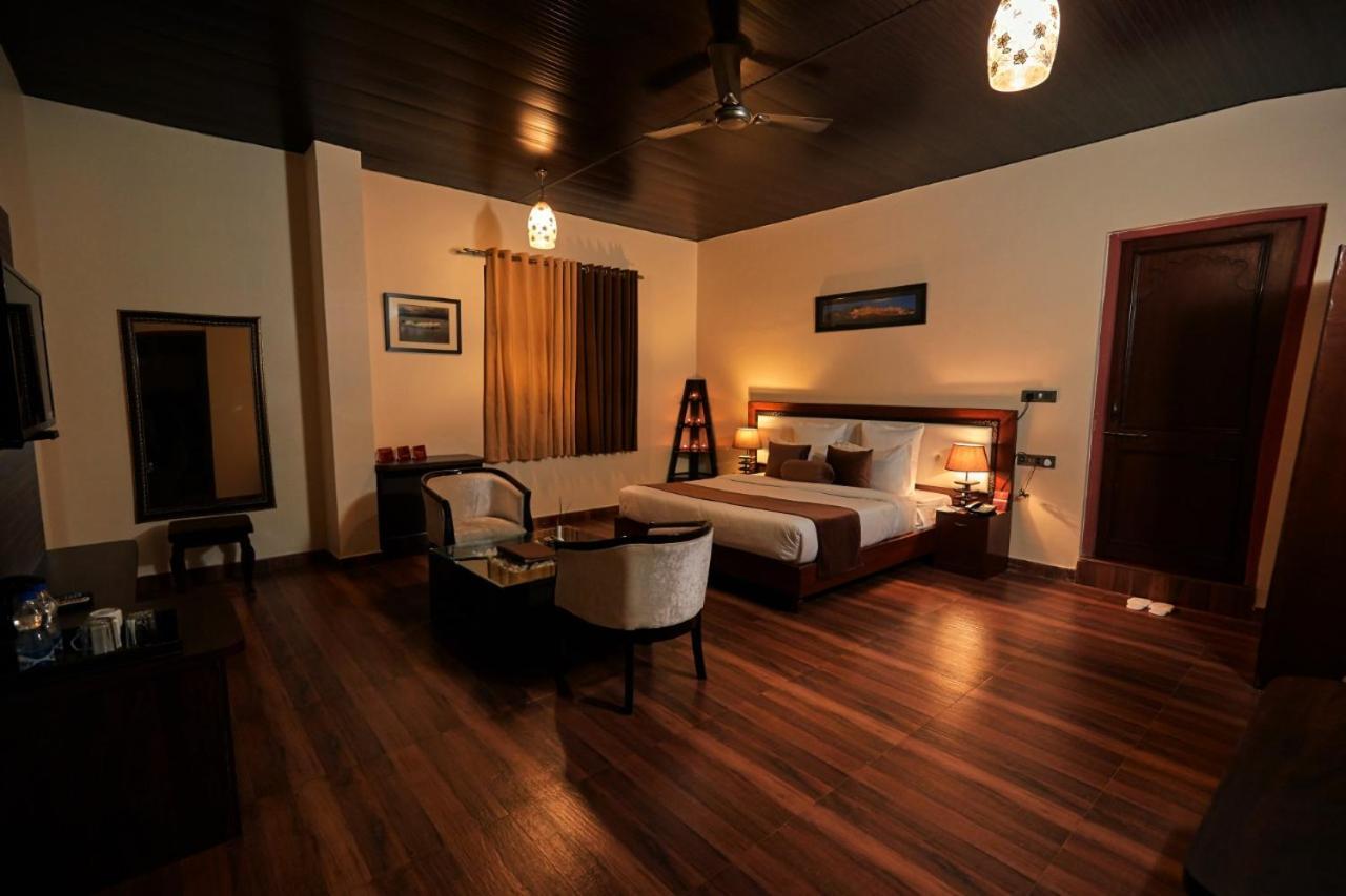 Vijaygarh & Cottages With Pool *