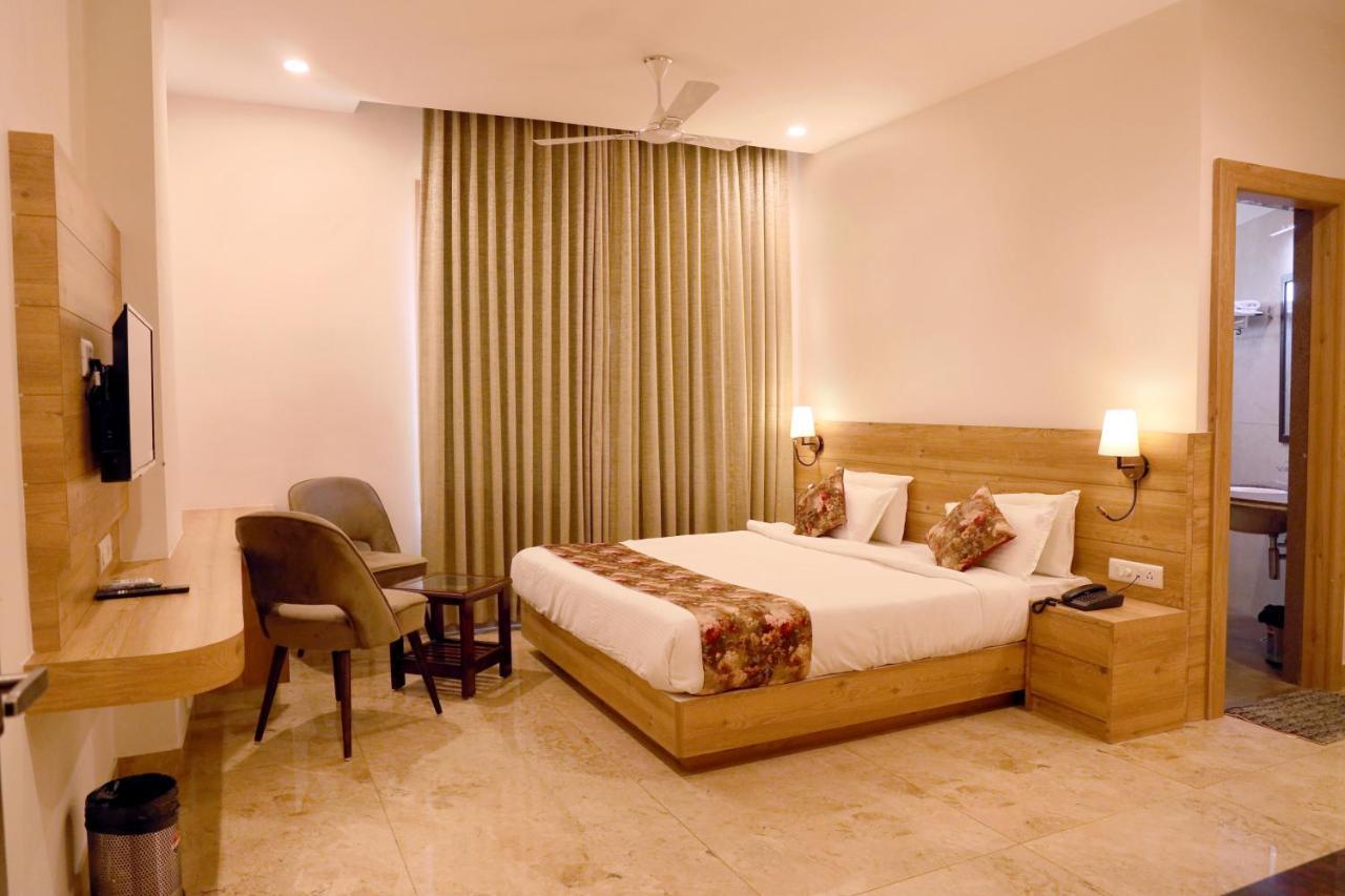 Amantran - Of Lakes Hotel