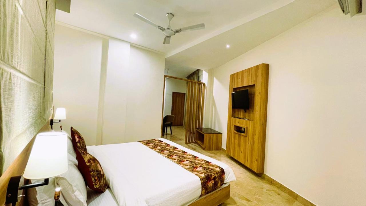 Amantran - Of Lakes Hotel