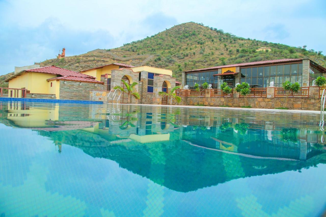 Vijaygarh & Cottages With Pool Resort *