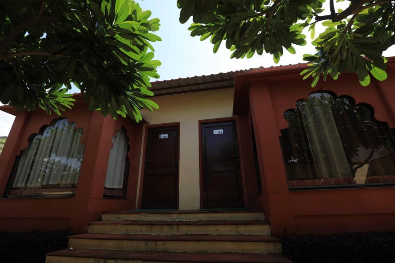 Resort Vijaygarh & Cottages With Pool Udaipur