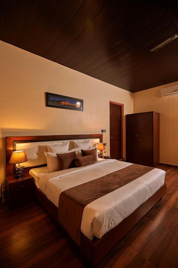 Vijaygarh & Cottages With Pool