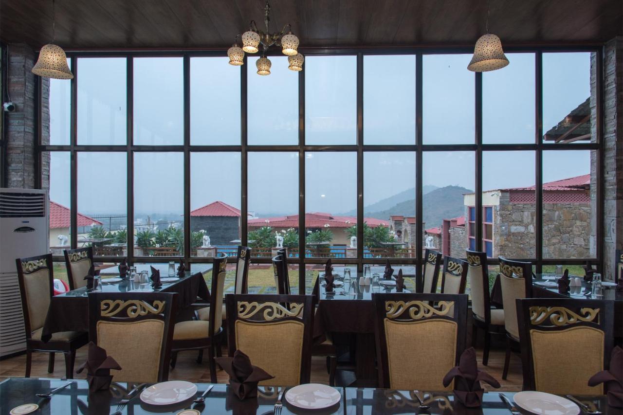 Vijaygarh & Cottages With Pool Resort