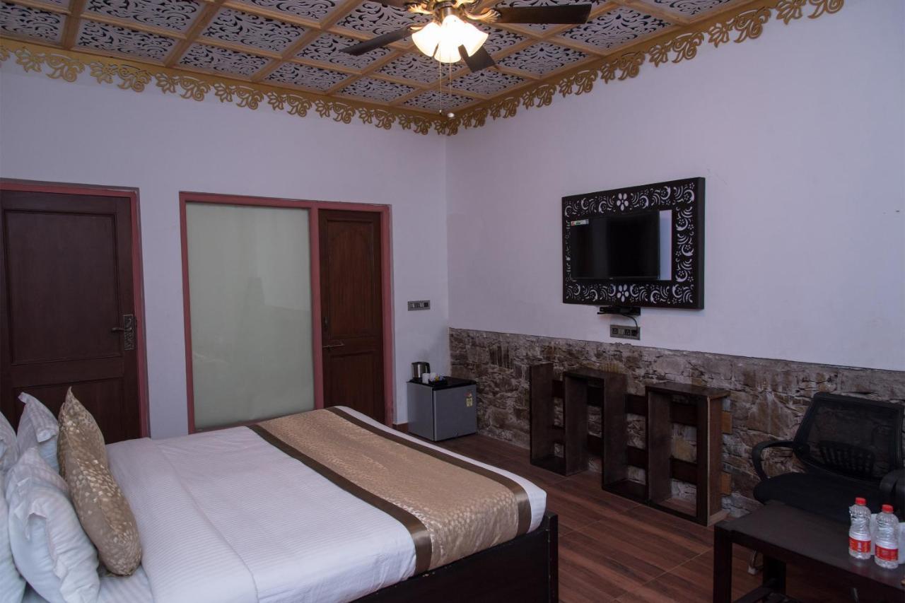 Vijaygarh & Cottages With Pool Resort