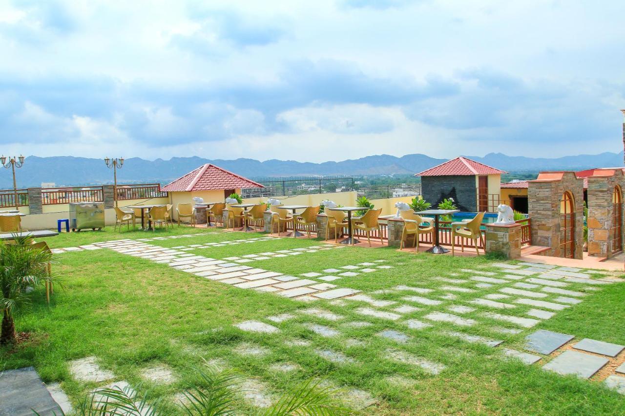 Vijaygarh & Cottages With Pool Resort Udaipur