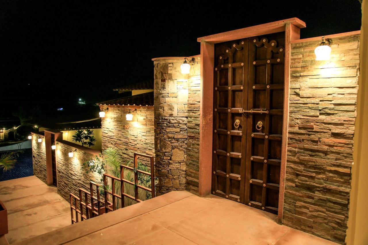 Resort Vijaygarh & Cottages With Pool Udaipur