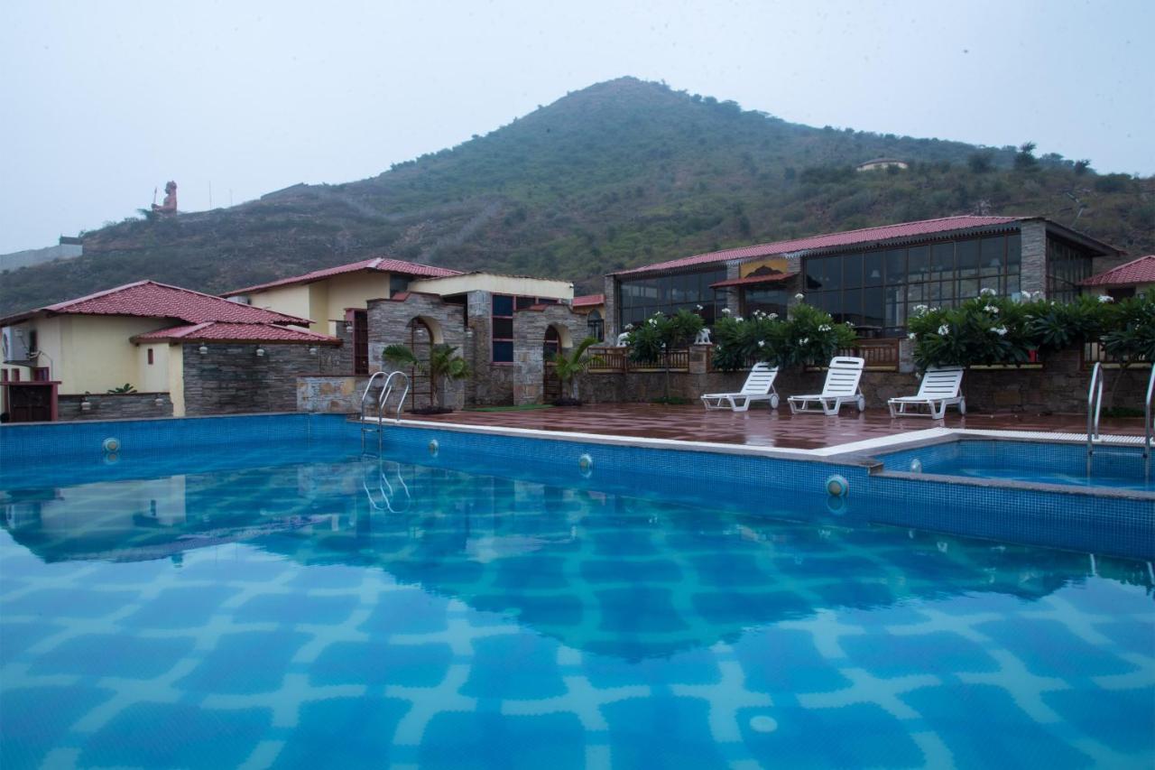 Resort Vijaygarh & Cottages With Pool Udaipur
