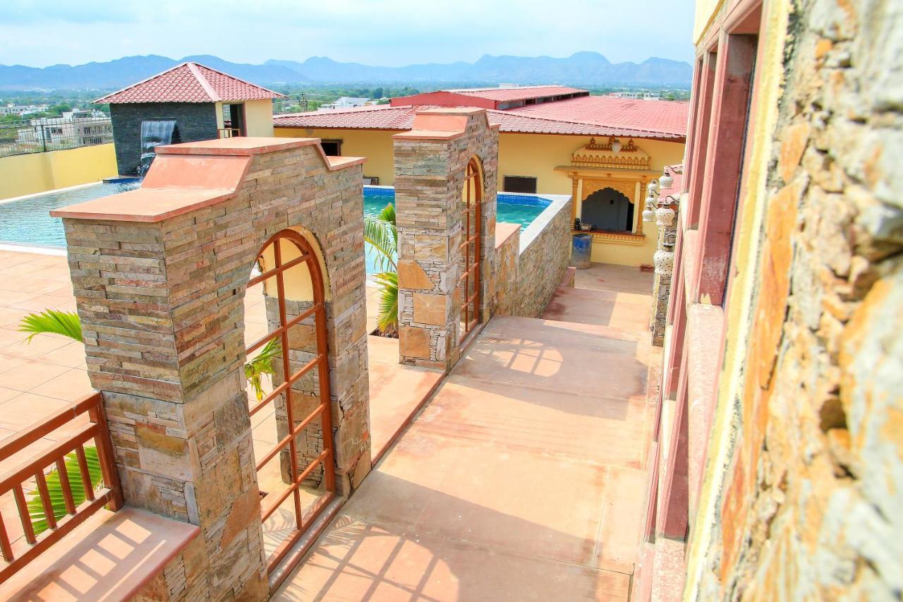 Vijaygarh & Cottages With Pool