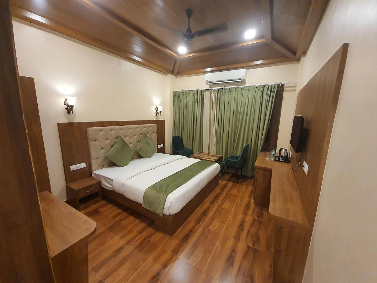 Vijaygarh & Cottages With Pool Resort