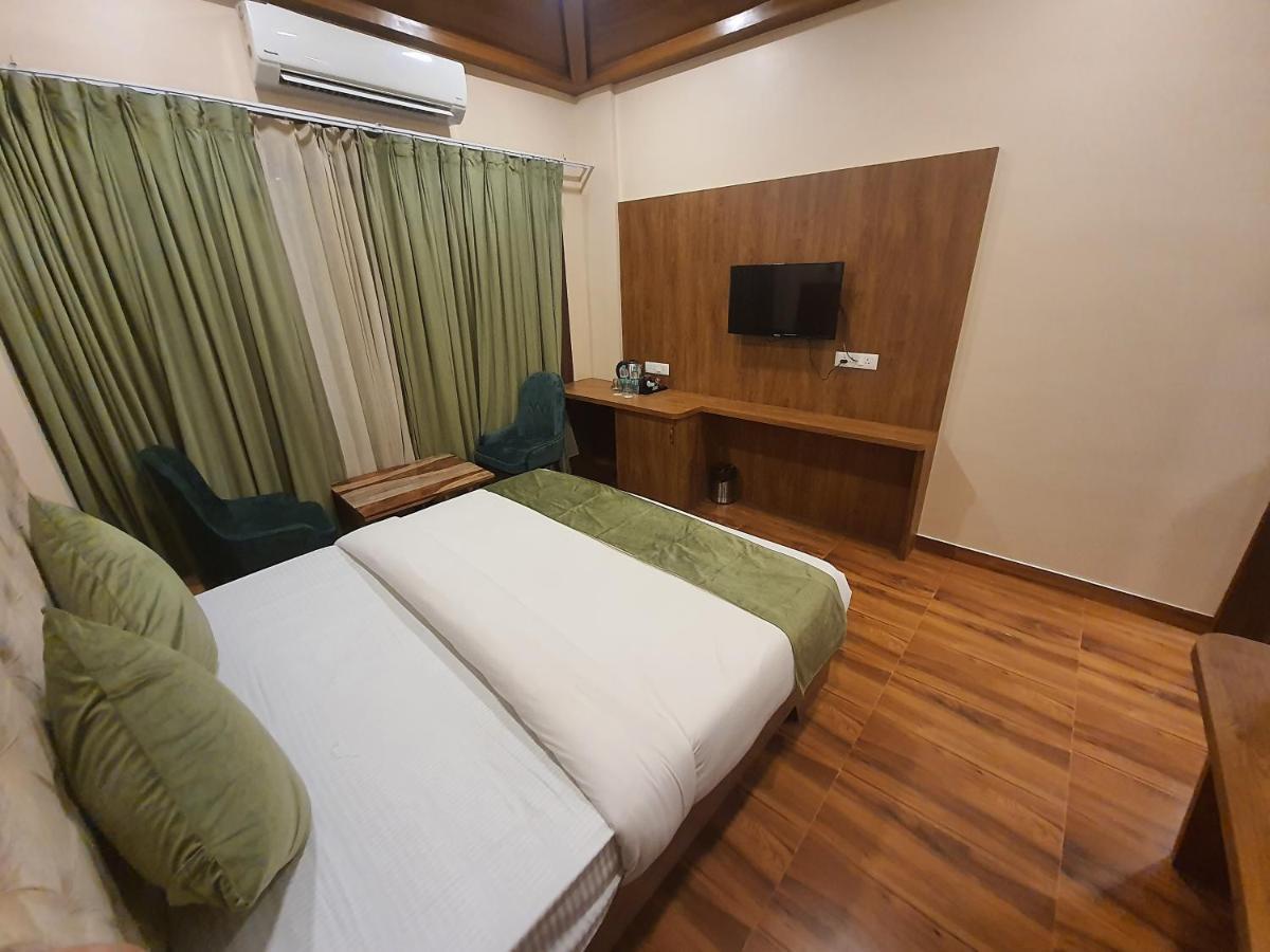 Vijaygarh & Cottages With Pool Resort Udaipur