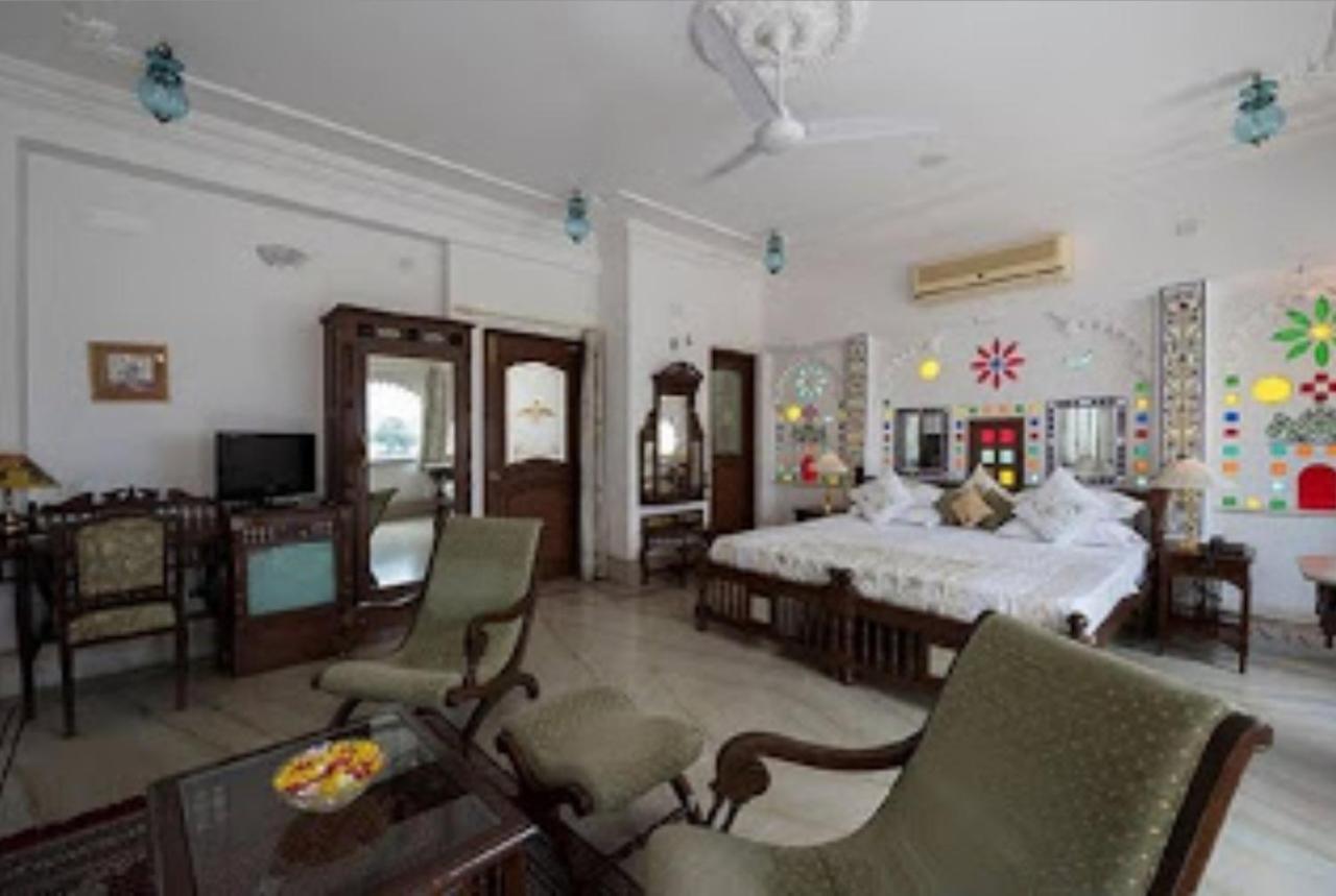 Hotel Raj Niwas