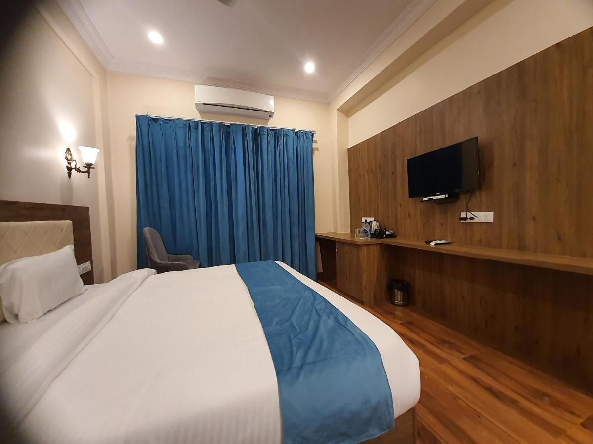 Vijaygarh & Cottages With Pool Resort *