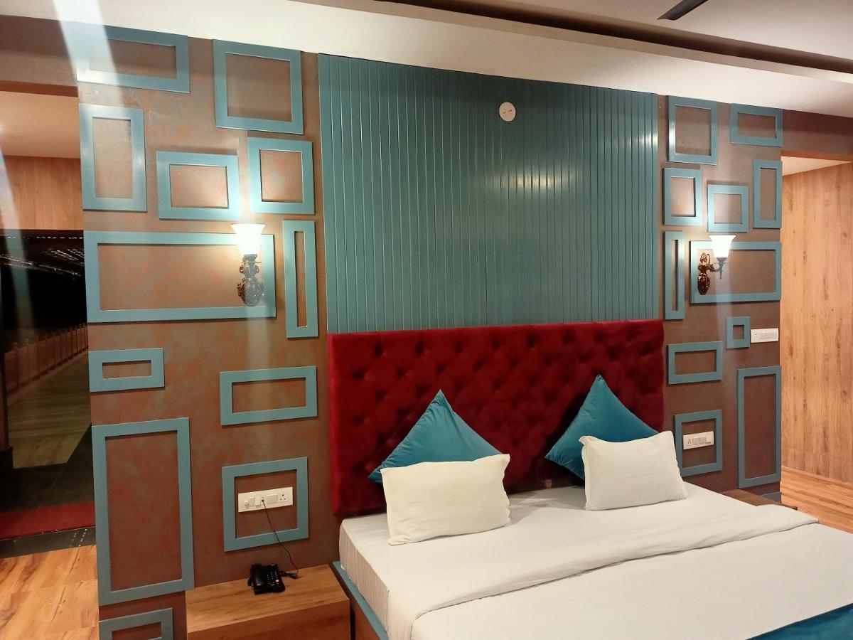 Vijaygarh & Cottages With Pool *