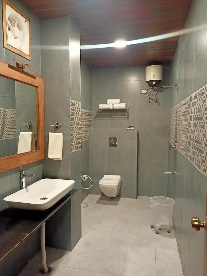 Vijaygarh & Cottages With Pool Resort Udaipur